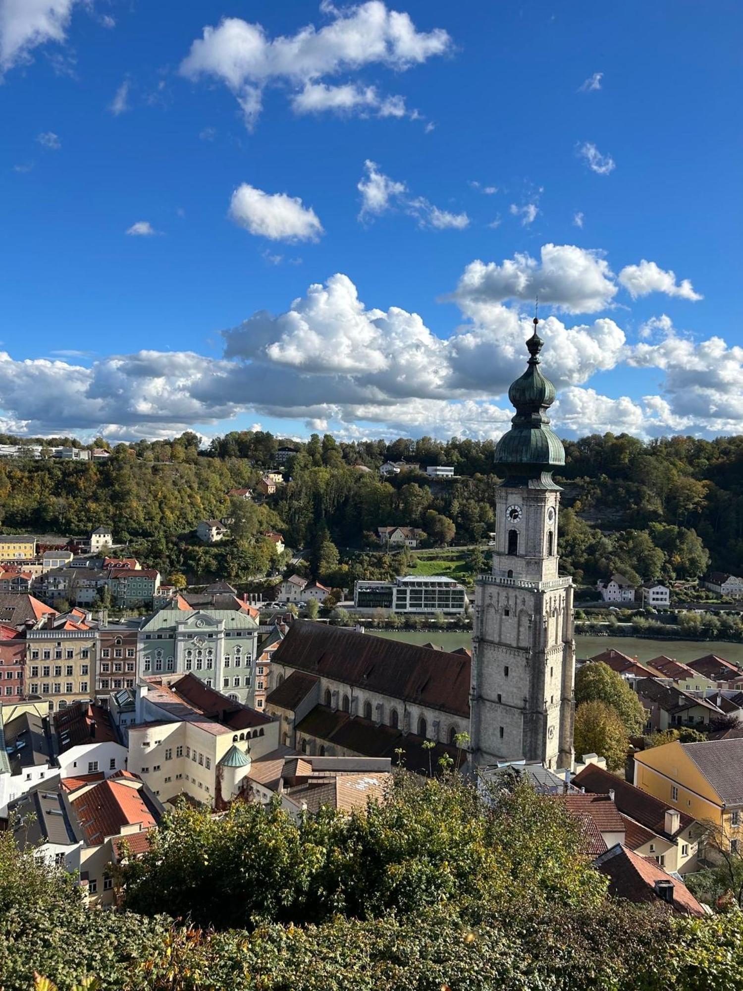 Fewo-Lavees Moderne Zentrale Fewo Nahe Omv Wacker Kliniken Burg -Eigener Eingang-Schluesselloser Check In Burghausen Exterior foto